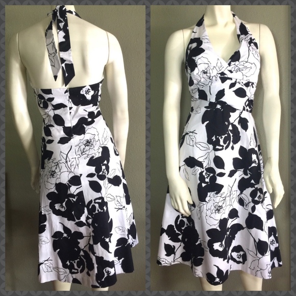 White House Black Market Dresses & Skirts - WHBM White House black market dress halter sz 2